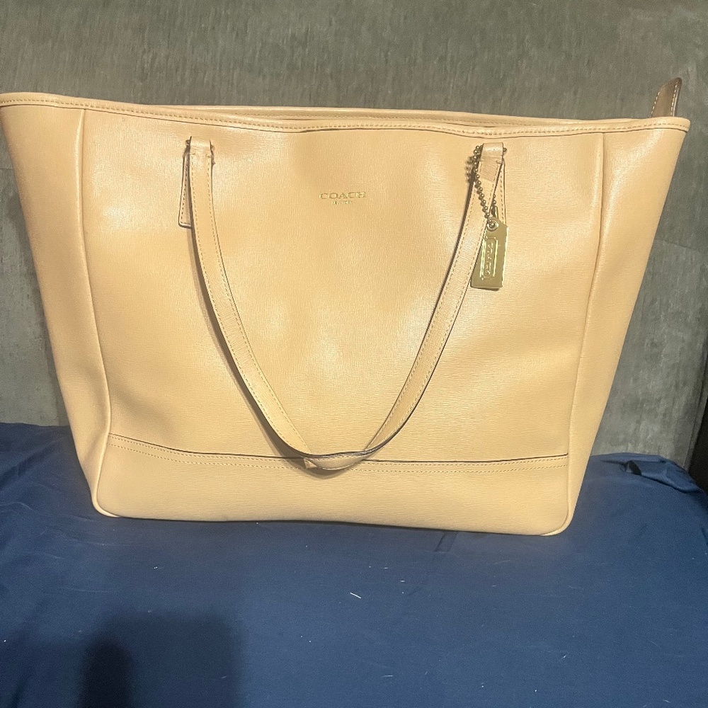 COACH SAFFIANO LEATHER LARGE CITY TOTE BAG IN CAMEL STYLE 23822